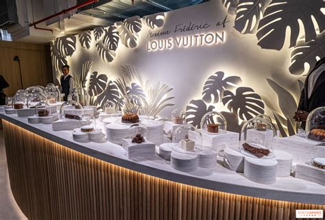 cafe louis vuitton.